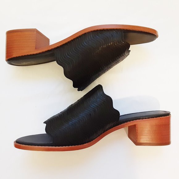 FRYE Cindy Black Leather Wave Sandals Size 10 w/Box - Picture 7 of 13